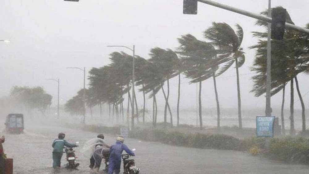 बंगाल की खाड़ी के ऊपर बना गहरा दबाव चक्रवाती तूफान फेंगल में तब्दील, 90 की स्पीड से चलेंगी हवाएं बंगाल की खाड़ी के ऊपर बना गहरा दबाव चक्रवाती तूफान फेंगल में तब्दील, 90 की स्पीड से चलेंगी हवाएं