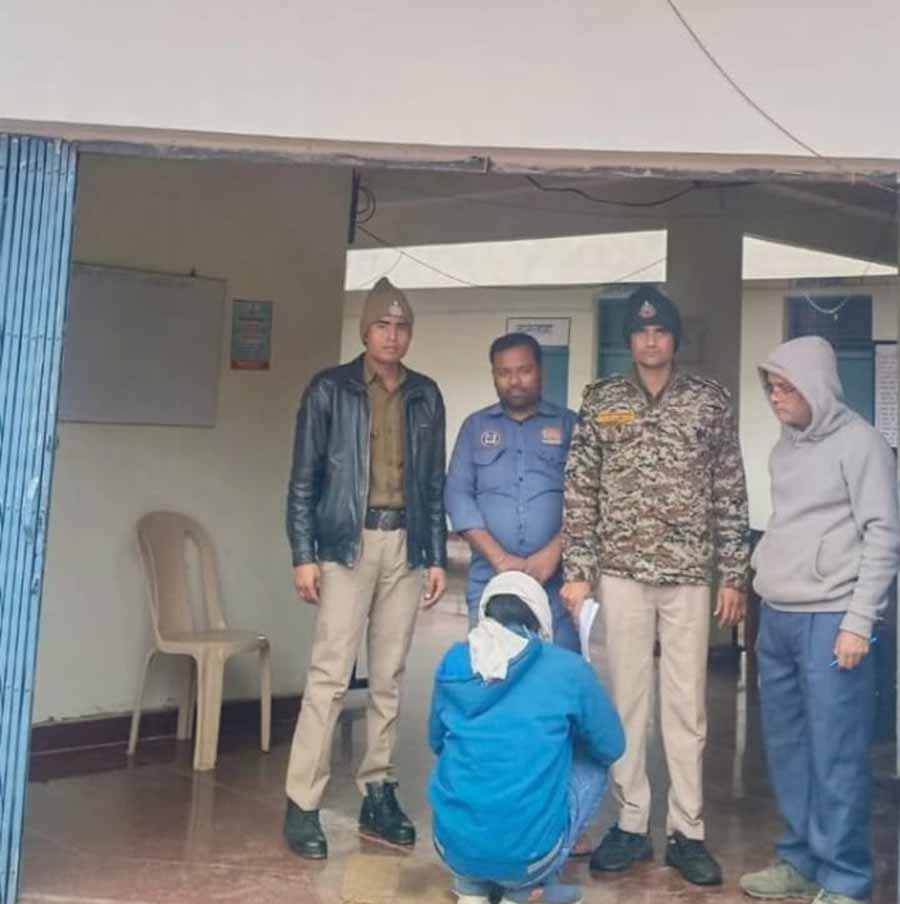 थाना लवकुशनगर पुलिस ने 8 साल पुराने मारपीट के प्रकरण के फरार 1000 के इनामी बारंटी को किया गिरफ्तार