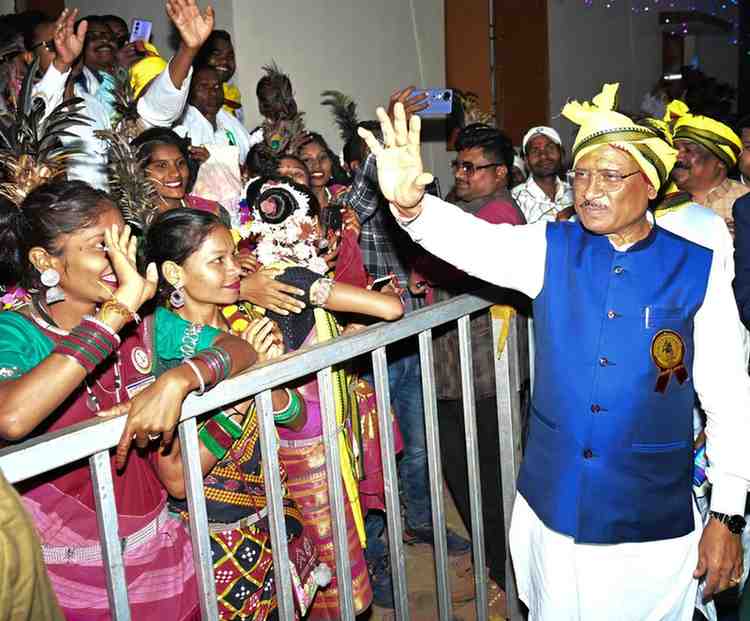 शहीद वीर नारायण सिंह का बलिदान हम सबक़े लिए प्रेरणादायक -मुख्यमंत्री साय