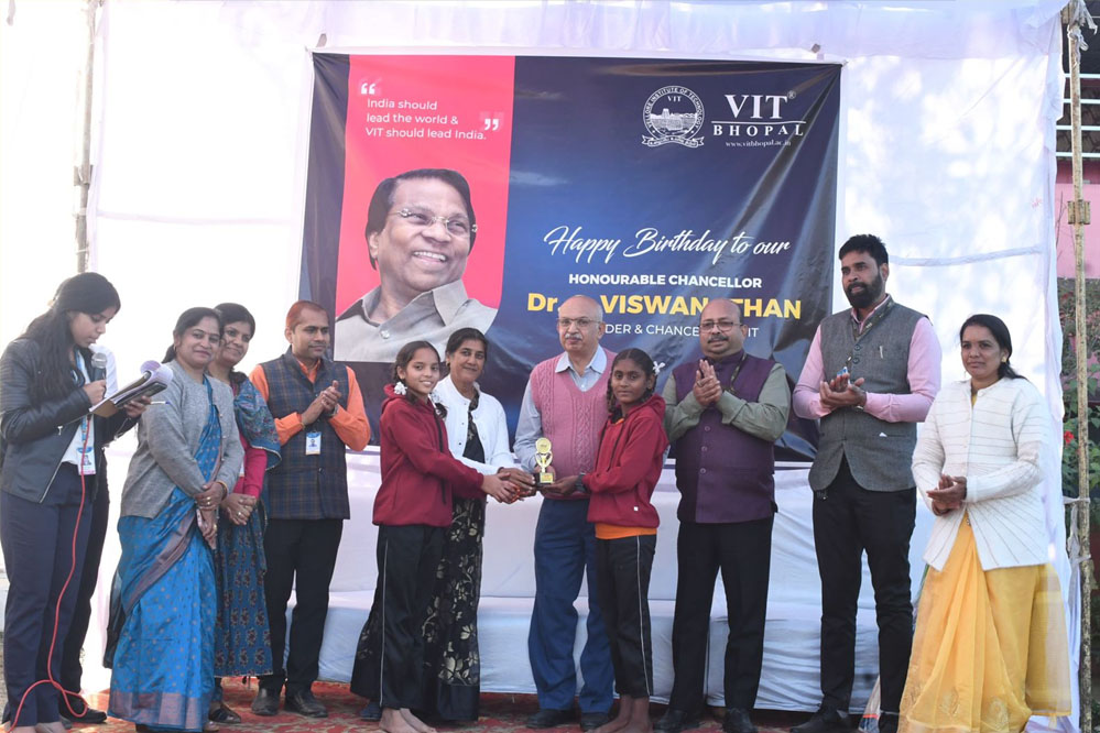 VIT भोपाल ने UHET को ₹10 लाख दान किए और लड़कियों के सशक्तिकरण के लिए प्रेरणादायक सामाजिक पहलों का आयोजन किया VIT भोपाल ने UHET को ₹10 लाख दान किए और लड़कियों के सशक्तिकरण के लिए प्रेरणादायक सामाजिक पहलों का आयोजन किया