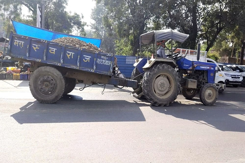 रिहायसी इलाके मे चल रहा अवैध मिट्टी एवं बालू का कारोबार जोरों पर प्रशासन मौन?