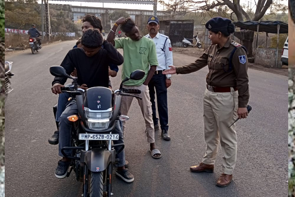 शराब के नशे में वाहन चलाने वाले तीन चालको पर हुई कार्यवाही शराब के नशे में वाहन चलाने वाले तीन चालको पर हुई कार्यवाही