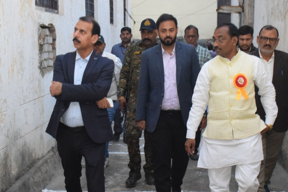 विधायक एवं कलेक्टर ने एसडीएम एवं तहसील कार्यालय का किया निरीक्षण विधायक एवं कलेक्टर ने एसडीएम एवं तहसील कार्यालय का किया निरीक्षण