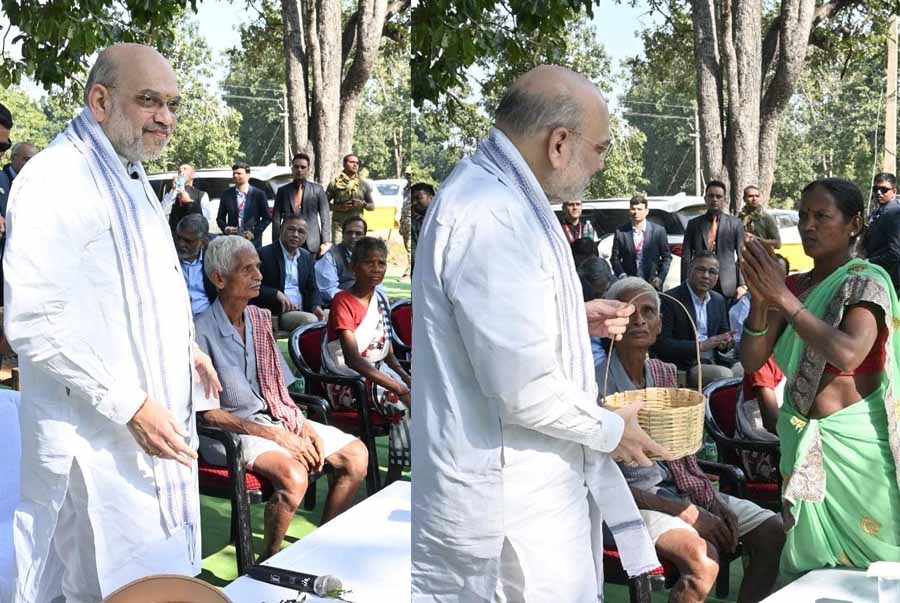 बीजापुर के  गांव गुण्डम में महुआ पेड़ के नीचे केन्द्रीय गृह मंत्री ने लगाई चौपाल: ग्रामीणों से खुलकर की चर्चा बीजापुर के  गांव गुण्डम में महुआ पेड़ के नीचे केन्द्रीय गृह मंत्री ने लगाई चौपाल: ग्रामीणों से खुलकर की चर्चा