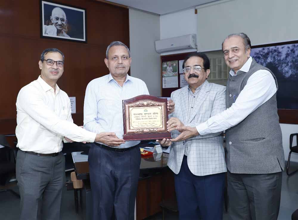 एमपी ट्रांसको राष्ट्रीय स्तर पर प्रतिष्ठित राजभाषा शील्ड से सम्मानित एमपी ट्रांसको राष्ट्रीय स्तर पर प्रतिष्ठित राजभाषा शील्ड से सम्मानित