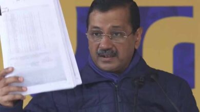 केजरीवाल ने कहा कि भाजपा पार्टी दिल्ली में बड़े स्तर पर वोट कटवाने के लिए चुनाव आयोग में आवेदन दे रही है