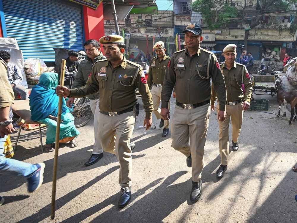 पुलिस टीम ने अवैध रूप से रह रहे दो बांग्लादेशी नागरिकों को गिरफ्तार किया, इनकी पहचान नईम खान और नजमा खान के रूप में हुई