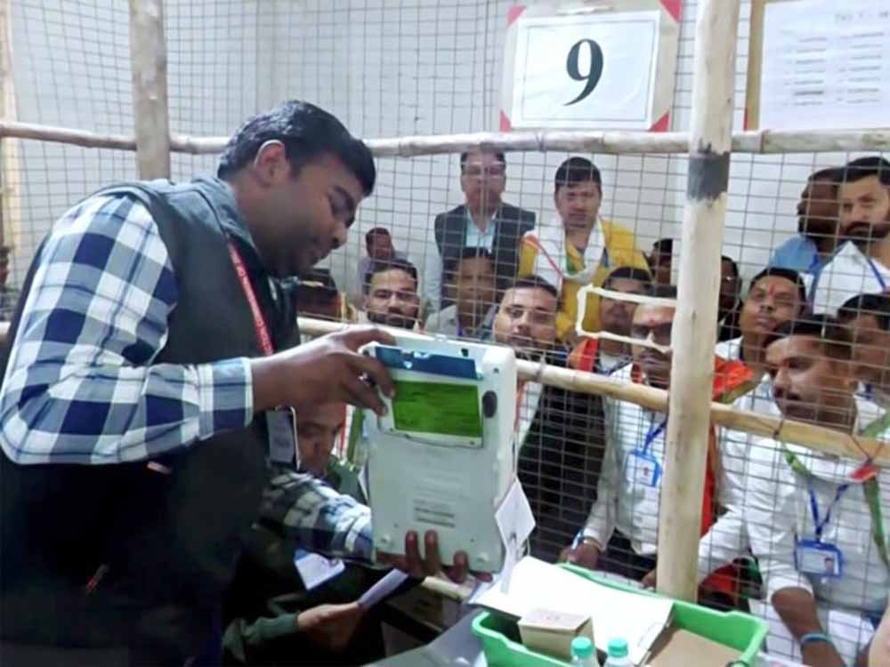 मतदान में इस्तेमाल की जाने वाली EVM हैक करने का दावा कर फंसा सैयद शुजा, पुलिस ने दर्ज किया केस