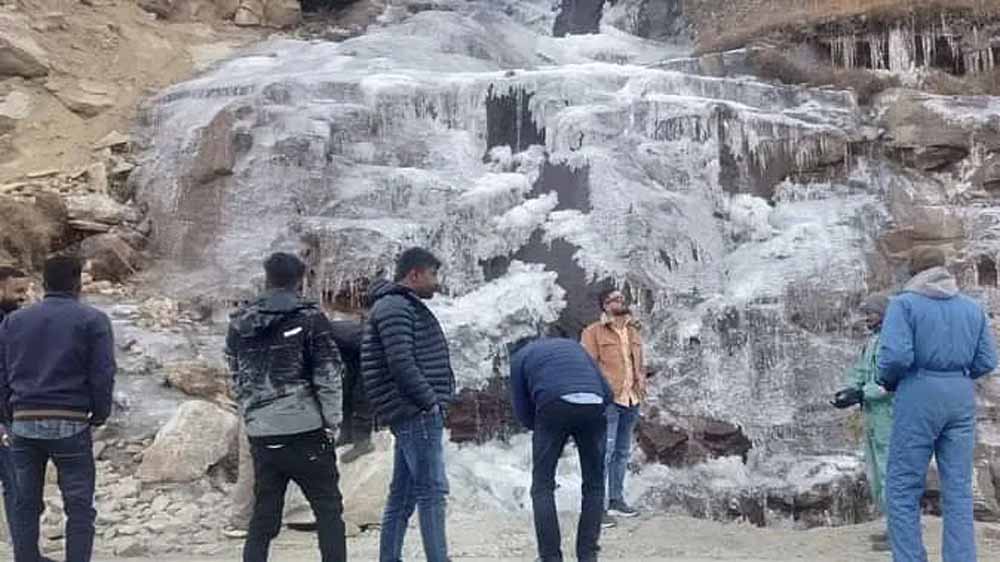 हिमाचल प्रदेश में कड़ाके की ठंड, पारा 0º, बर्फ जमी हिमाचल प्रदेश में कड़ाके की ठंड, पारा 0º, बर्फ जमी
