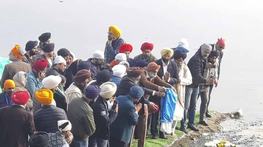 पूर्व प्रधानमंत्री डॉ. मनमोहन सिंह की अस्थियां दिल्ली में यमुना नदी में विसर्जित की गईं, बीजेपी का आरोप- कांग्रेस से कोई नहीं पहुंचा पूर्व प्रधानमंत्री डॉ. मनमोहन सिंह की अस्थियां दिल्ली में यमुना नदी में विसर्जित की गईं, बीजेपी का आरोप- कांग्रेस से कोई नहीं पहुंचा
