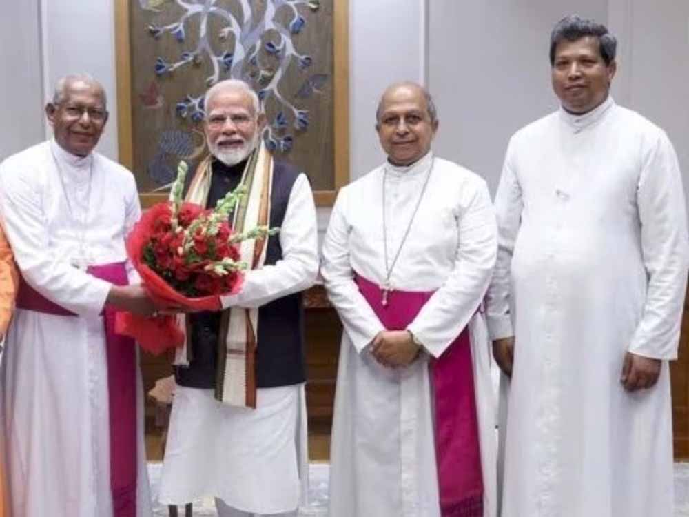 PM मोदी के क्रिसमस सेलिब्रेशन में जाने पर ईसाई संस्था ने कस दिया तंज, कहा- यहां तो हमला करते हैं