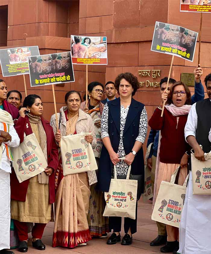 प्रियंका गांधी ने खुद ही बैग का जवाब बैग से दिया, अब उठाया बांग्लादेश के हिंदुओं के लिए झोला