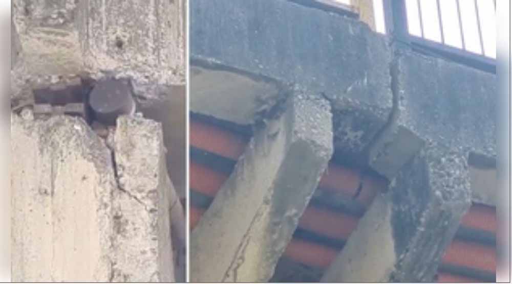 उत्तर प्रदेश के कन्नौज में गंगा पर बने पुल के एक पिलर के धंसने से भारी वाहनों के आवागमन पर लगी रोक उत्तर प्रदेश के कन्नौज में गंगा पर बने पुल के एक पिलर के धंसने से भारी वाहनों के आवागमन पर लगी रोक