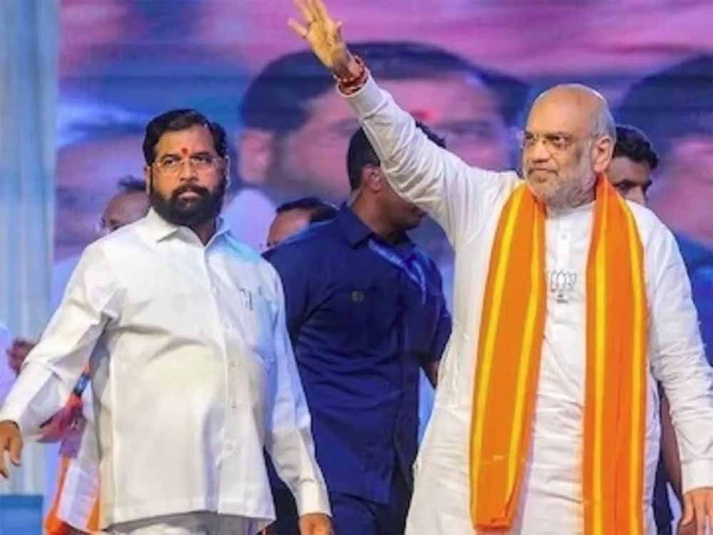 एकनाथ शिंदे आखिरी वक्त में डिप्टी सीएम का पद स्वीकार करने और शपथ के लिए तैयार हो गए, लेकिन वह दबाव बनाते रहेंगे एकनाथ शिंदे आखिरी वक्त में डिप्टी सीएम का पद स्वीकार करने और शपथ के लिए तैयार हो गए, लेकिन वह दबाव बनाते रहेंगे