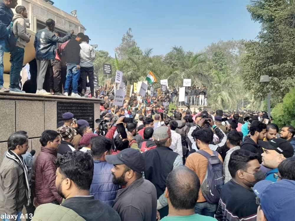 पटना पुलिस ने गांधी मैदान में होने वाले छात्र संसद पर रोक लगा दी, रोक के बावजूद गांधी मैदान पहुंचे BPSC छात्र पटना पुलिस ने गांधी मैदान में होने वाले छात्र संसद पर रोक लगा दी, रोक के बावजूद गांधी मैदान पहुंचे BPSC छात्र