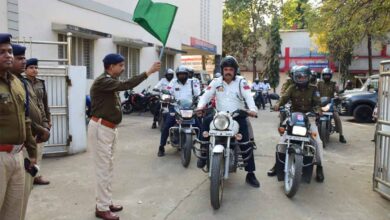 सड़क सुरक्षा माह के समापन पर हेलमेट वितरण एवं जागरूकता रैली का हुआ आयोजन