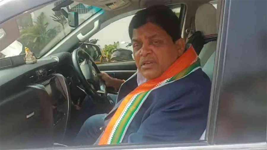 कांग्रेस नेताओं के प्रदेश कार्यालय नहीं पहुंचने पर जमकर भड़के शिव डहरिया कांग्रेस नेताओं के प्रदेश कार्यालय नहीं पहुंचने पर जमकर भड़के शिव डहरिया