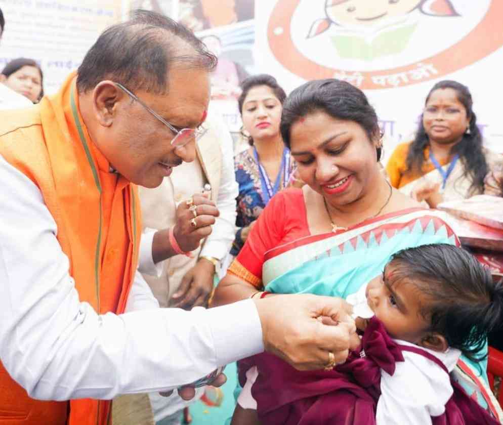 मुख्यमंत्री ने शिशुओं को कराया अन्नप्राशन औऱ आशीर्वाद प्रदान किया