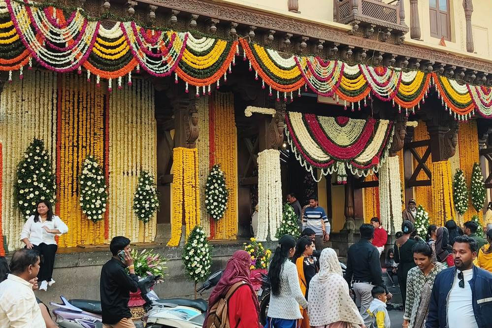 गोपाल मंदिर में शादी का मुद्दा गरमाया, संभागायुक्त ने डिप्टी कलेक्टर सहित दो अधिकारियों को हटाया