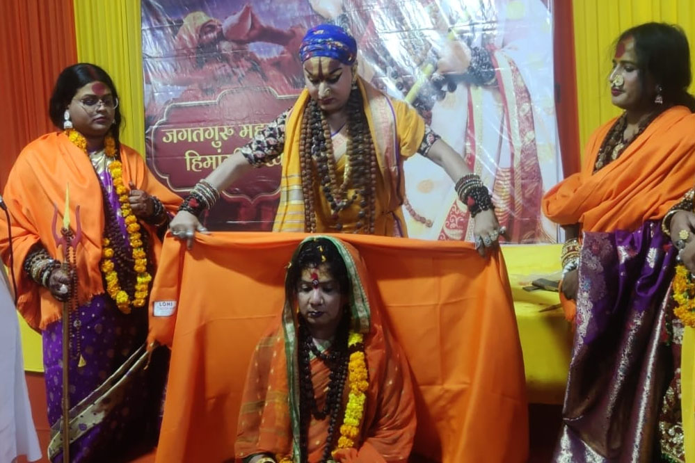 मध्यप्रदेश की प्रथम किन्नर श्रीश्री 1008 महामंडलेश्वर संजना सखी बनी मध्यप्रदेश की प्रथम किन्नर श्रीश्री 1008 महामंडलेश्वर संजना सखी बनी