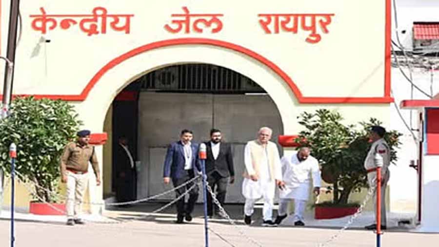 कवासी लखमा और देवेंद्र यादव से मुलाकात करने रायपुर सेंट्रल जेल पहुंचे पूर्व मुख्यमंत्री बघेल कवासी लखमा और देवेंद्र यादव से मुलाकात करने रायपुर सेंट्रल जेल पहुंचे पूर्व मुख्यमंत्री बघेल