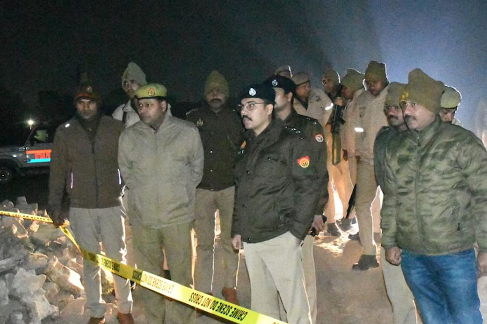 मेरठ एनकाउंटर में 50 हजार का इनामी ढेर, एक साल की बच्ची समेत 5 लोगों का किया था मर्डर मेरठ एनकाउंटर में 50 हजार का इनामी ढेर, एक साल की बच्ची समेत 5 लोगों का किया था मर्डर
