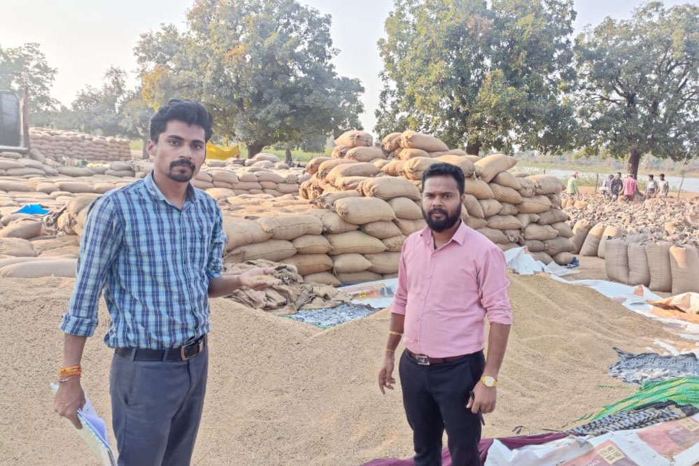 रायपुर : अवैध धान परिवहन पर प्रशासन की बड़ी कार्रवाई, 280 कट्टा धान जब्त रायपुर : अवैध धान परिवहन पर प्रशासन की बड़ी कार्रवाई, 280 कट्टा धान जब्त