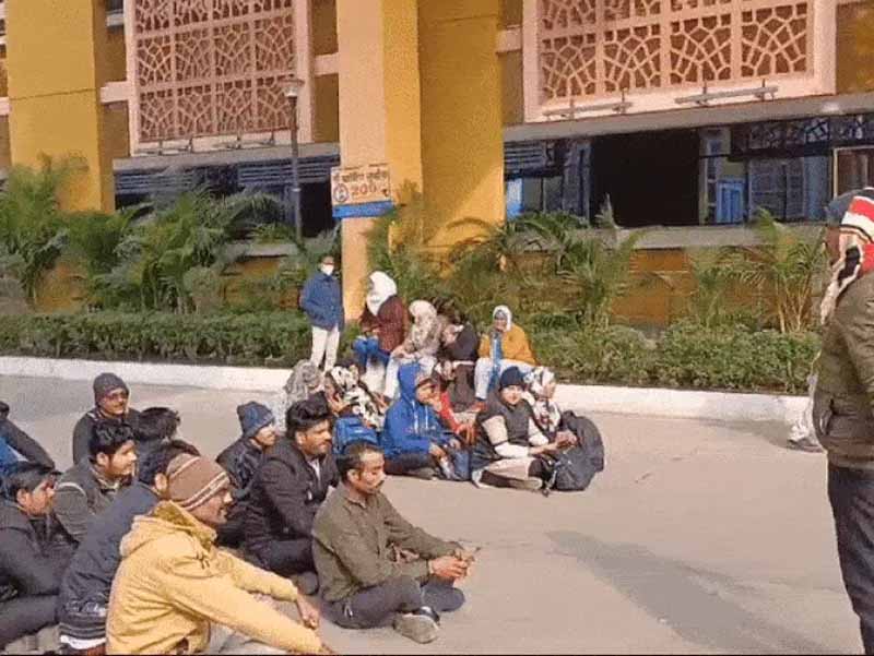 हमीदिया अस्पताल मैनेजमेंट ने 400 कर्मचारियों को दिखाया बाहर का रास्ता हमीदिया अस्पताल मैनेजमेंट ने 400 कर्मचारियों को दिखाया बाहर का रास्ता