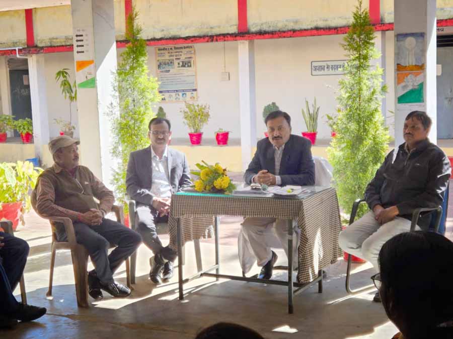 जिला शिक्षा अधिकारी का सघन निरीक्षण आगामी बोर्ड परीक्षा की समीक्षा एवं दिए कड़े निर्देश जिला शिक्षा अधिकारी का सघन निरीक्षण आगामी बोर्ड परीक्षा की समीक्षा एवं दिए कड़े निर्देश