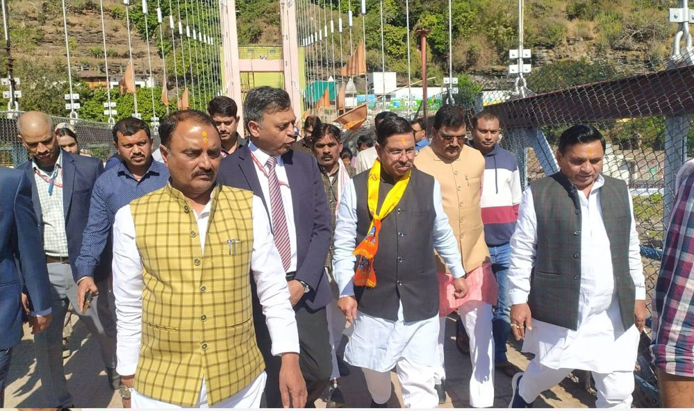 केन्द्रीय ऊर्जा मंत्री जोशी एवं ऊर्जा मंत्री शुक्ला ने ओंकारेश्वर में किया फ्लोटिंग सोलर परियोजना का निरीक्षण केन्द्रीय ऊर्जा मंत्री जोशी एवं ऊर्जा मंत्री शुक्ला ने ओंकारेश्वर में किया फ्लोटिंग सोलर परियोजना का निरीक्षण