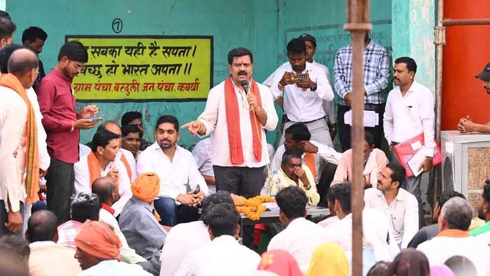 छत्तीसगढ़-कबीरधाम पहुंचे डिप्टी सीएम विजय शर्मा, पीएम आवास निर्माण कार्य में गुणवत्ता पर ध्यान देने के निर्देश छत्तीसगढ़-कबीरधाम पहुंचे डिप्टी सीएम विजय शर्मा, पीएम आवास निर्माण कार्य में गुणवत्ता पर ध्यान देने के निर्देश