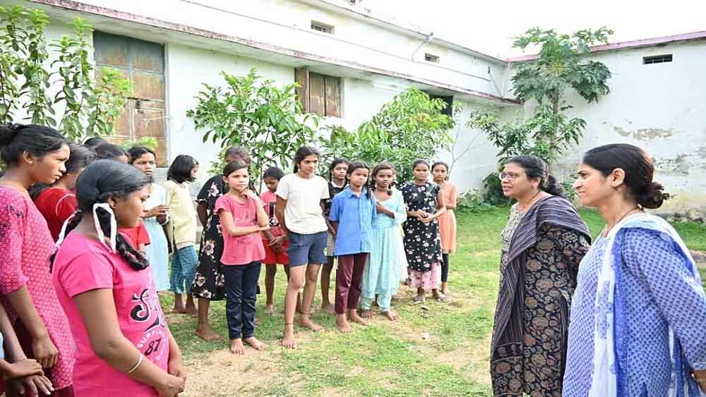 छत्तीसगढ़-गौरेला पेंड्रा मरवाही कलेक्टर लीना मंडावी ने छात्रावासों-आश्रमों का किया औचक निरीक्षण, अधीक्षिका को थमाया नोटिस छत्तीसगढ़-गौरेला पेंड्रा मरवाही कलेक्टर लीना मंडावी ने छात्रावासों-आश्रमों का किया औचक निरीक्षण, अधीक्षिका को थमाया नोटिस