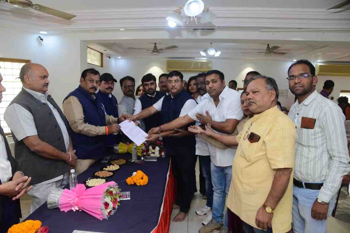 बीजापुर पत्रकार हत्याकांड में आरोपियों को कड़ी सजा और पत्रकार सुरक्षा कानून की मांग का राज्यपाल के नाम ज्ञापन सांसद विजय बघेल को सौपा गया बीजापुर पत्रकार हत्याकांड में आरोपियों को कड़ी सजा और पत्रकार सुरक्षा कानून की मांग का राज्यपाल के नाम ज्ञापन सांसद विजय बघेल को सौपा गया