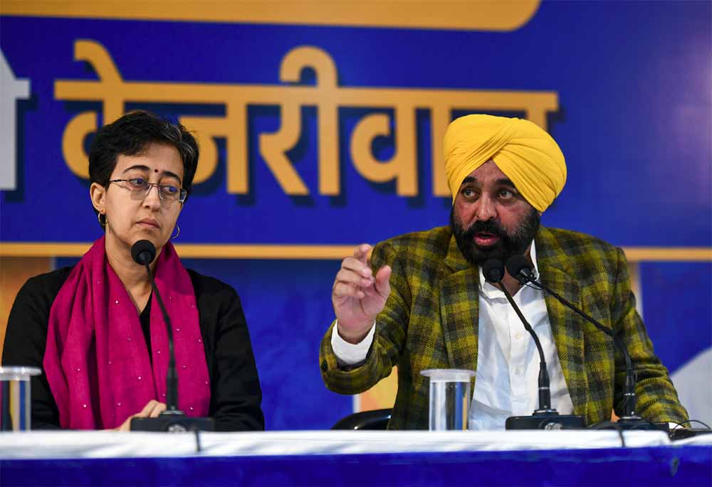 आप पार्टी ने भाजपा नीत केंद्र सरकार और दिल्ली पुलिस पर केजरीवाल की ‘हत्या’ की साजिश रचने का आरोप लगाया आप पार्टी ने भाजपा नीत केंद्र सरकार और दिल्ली पुलिस पर केजरीवाल की ‘हत्या’ की साजिश रचने का आरोप लगाया