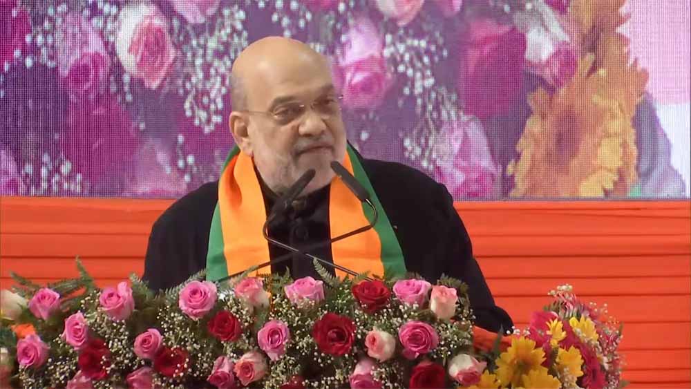 केंद्रीय गृह मंत्री अमित शाह ने झुग्गी बस्ती प्रधान सम्मेलन को संबोधित करते हुए कहा- 5 फरवरी दिल्ली का आपदा से मुक्ति दिवस है