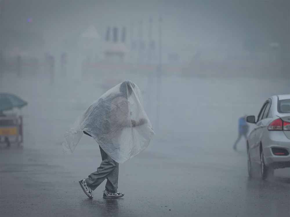 उत्तर भारत में मौसम की दोहरी मार, कड़ाके की ठंड के बीच वेस्टर्न डिस्टर्बेंस की वजह से बारिश और आंधी तूफान की भी चेतावनी जारी