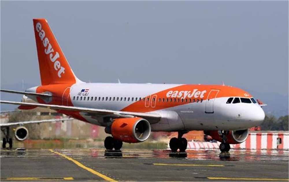 हाल ही में एक विमान में हुई इमरजेंसी लैंडिंग ने सभी को चौंका दिया, बच्ची की खांसी से हिल गई फ्लाइट हाल ही में एक विमान में हुई इमरजेंसी लैंडिंग ने सभी को चौंका दिया, बच्ची की खांसी से हिल गई फ्लाइट