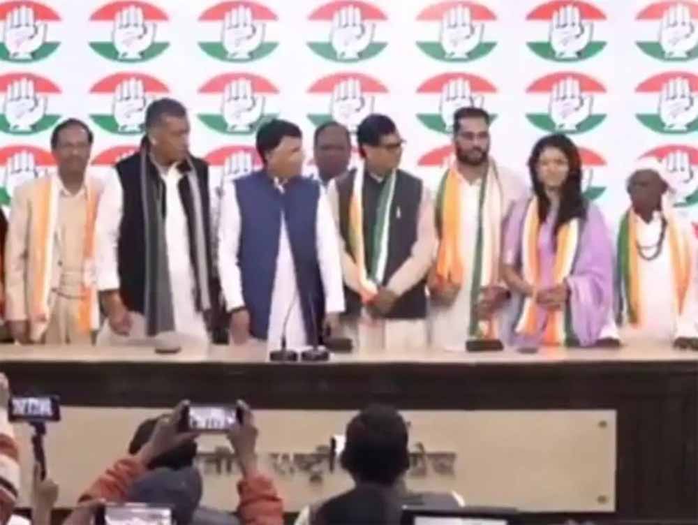 बिहार चुनाव से पहले जेडीयू को दोहरा झटका, दशरथ मांझी के बेटे और पूर्व सांसद अली अनवर ने थामा कांग्रेस का हाथ बिहार चुनाव से पहले जेडीयू को दोहरा झटका, दशरथ मांझी के बेटे और पूर्व सांसद अली अनवर ने थामा कांग्रेस का हाथ