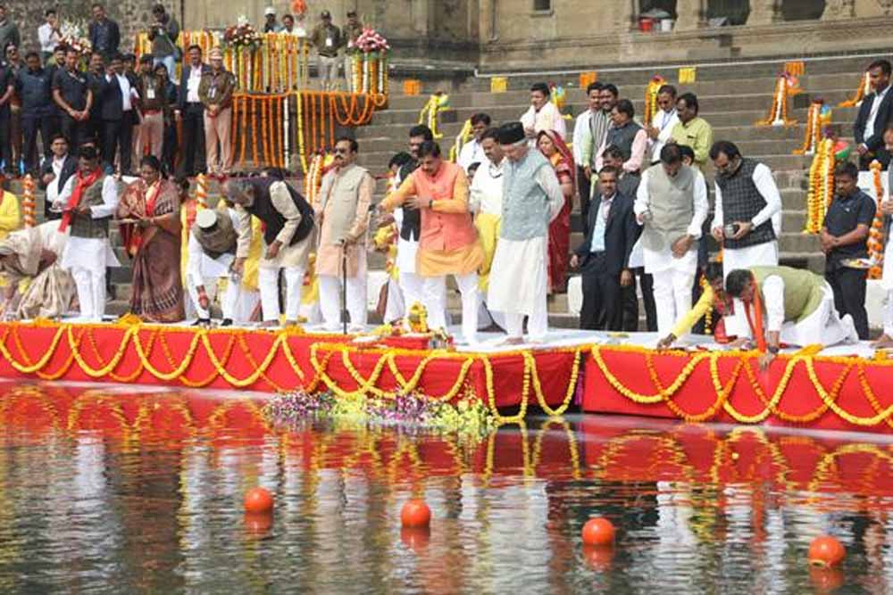 माँ नर्मदा के आशीर्वाद से निरंतर प्रगति के पथ पर अग्रसर है मध्यप्रदेश : मुख्यमंत्री डॉ. यादव माँ नर्मदा के आशीर्वाद से निरंतर प्रगति के पथ पर अग्रसर है मध्यप्रदेश : मुख्यमंत्री डॉ. यादव