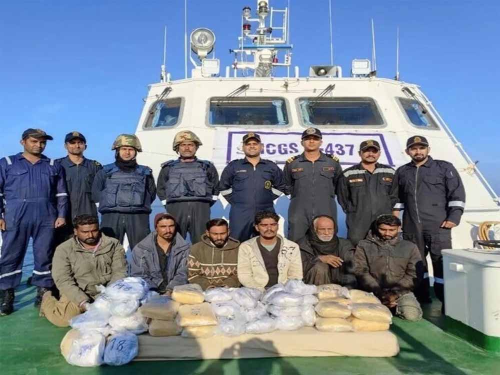 सीमा में ड्रग्स लेकर घुसे आठ पाकिस्तानी नागरिकों को दोषी ठहराते हुए 20 साल की कठोर कारावास की सजा सुनाई सीमा में ड्रग्स लेकर घुसे आठ पाकिस्तानी नागरिकों को दोषी ठहराते हुए 20 साल की कठोर कारावास की सजा सुनाई