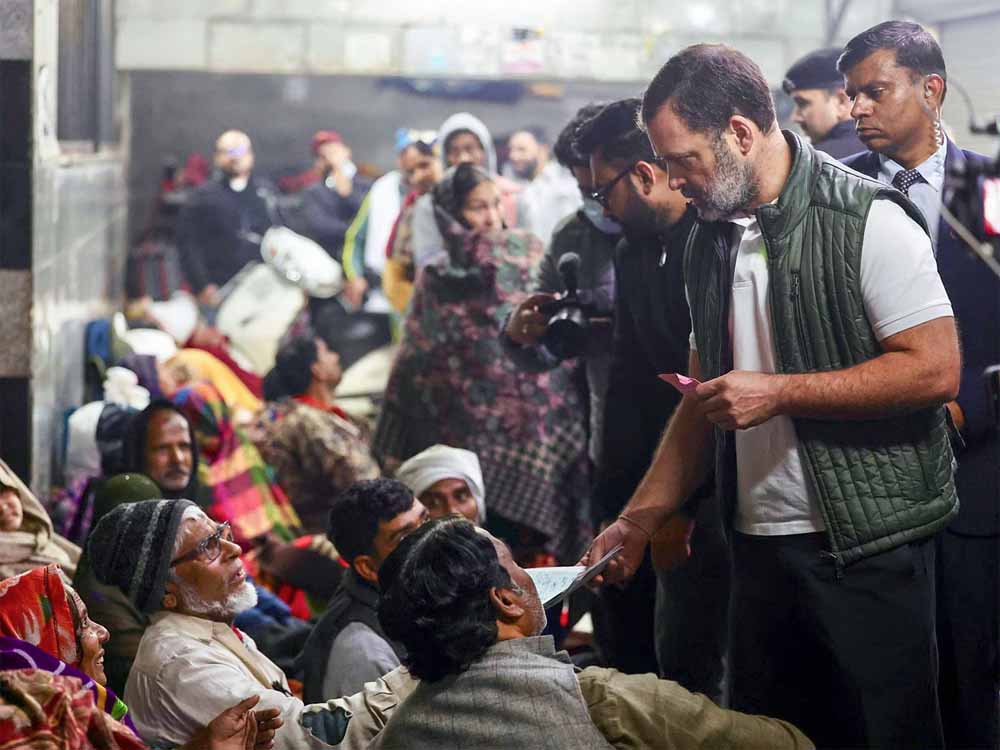 राहुल गांधी ने कहा- एम्स के बाहर नरक जैसी स्थिति का सामना कर रहे मरीज, मजाक बना रखा है