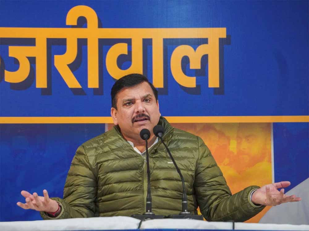 आप पार्टी के नेता ने दिल्ली पुलिस और भाजपा की आलोचना की, बिना नोटिस-FIR आप कार्यकर्ताओं के घर रेड