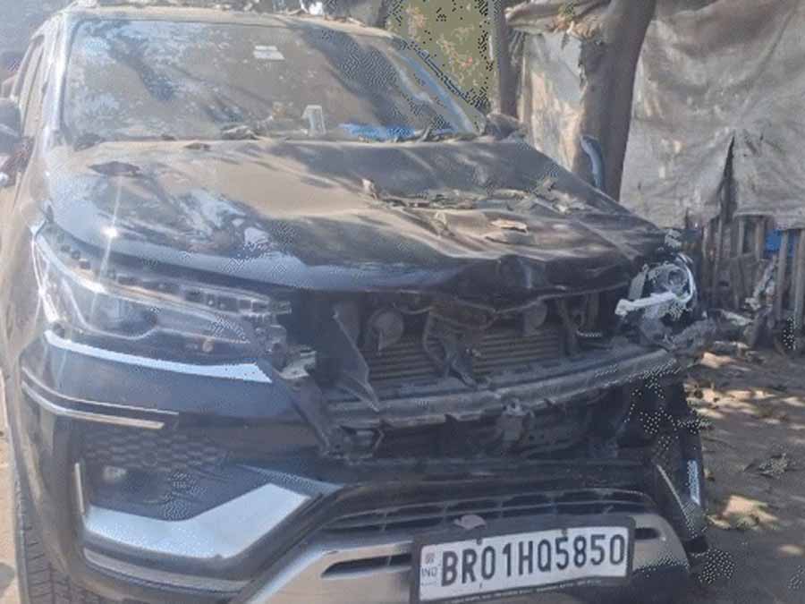 बक्सर-पटना मुख्य मार्ग पर फॉर्च्यूनर कार ने दो मजदूरों को रौंदा बक्सर-पटना मुख्य मार्ग पर फॉर्च्यूनर कार ने दो मजदूरों को रौंदा