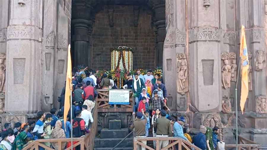 भोजपुर में उमड़ा जन सैलाब, हजारों श्रद्धालुओं ने किए शिव के दर्शन