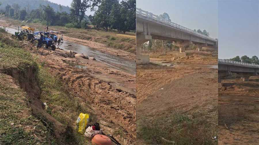 धड़ल्ले से हो रहा अवैध रेत उत्खनन, कभी भी गिर सकता है करोड़ों की लागत से बना पुल धड़ल्ले से हो रहा अवैध रेत उत्खनन, कभी भी गिर सकता है करोड़ों की लागत से बना पुल