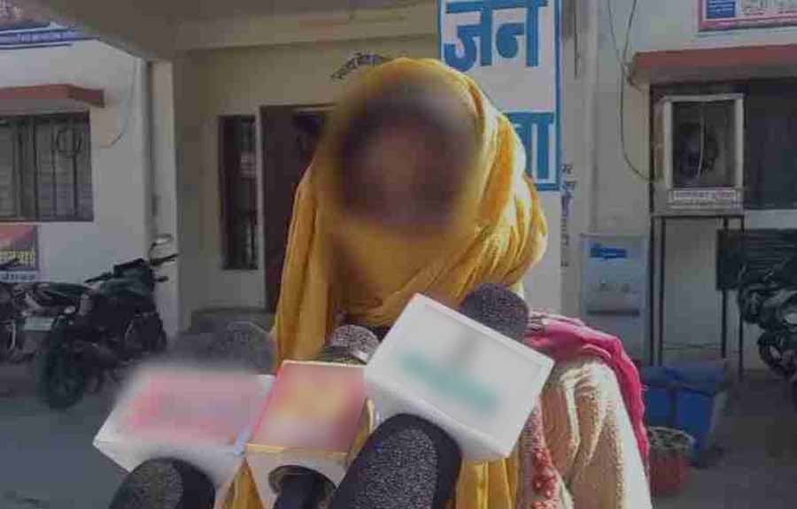 आदिवासी महिला से कट्टे की नोंक पर दुष्कर्म आदिवासी महिला से कट्टे की नोंक पर दुष्कर्म