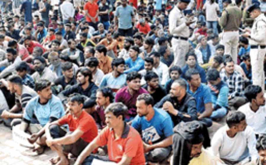 सुबह 4 बजे से पुलिस ने अभियान चलाकर लोगों को पकड़ा, 150 लोगों के दस्तावेज नहीं मिले दुरुस्त सुबह 4 बजे से पुलिस ने अभियान चलाकर लोगों को पकड़ा, 150 लोगों के दस्तावेज नहीं मिले दुरुस्त