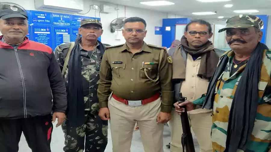 सीतामढ़ी एसपी एक्शन:  कर्तव्य के प्रति लापरवाही बरतने वाले 12 पुलिस अफसरों को किया लाइन हाजिर