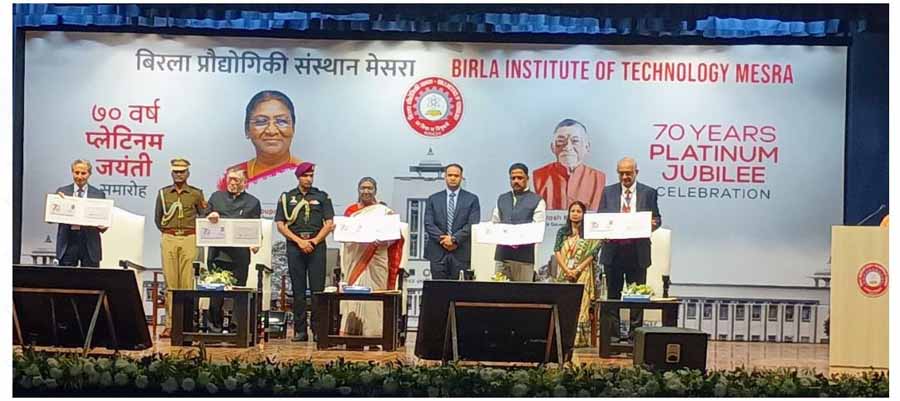 दो दिवसीय दौरे पर झारखंड राष्ट्रपति द्रौपदी मुर्मू, बोली- ‘विकसित भारत’ के निर्माण में युवाओं का उत्साह और प्रतिबद्धता महत्वपूर्ण दो दिवसीय दौरे पर झारखंड राष्ट्रपति द्रौपदी मुर्मू, बोली- ‘विकसित भारत’ के निर्माण में युवाओं का उत्साह और प्रतिबद्धता महत्वपूर्ण