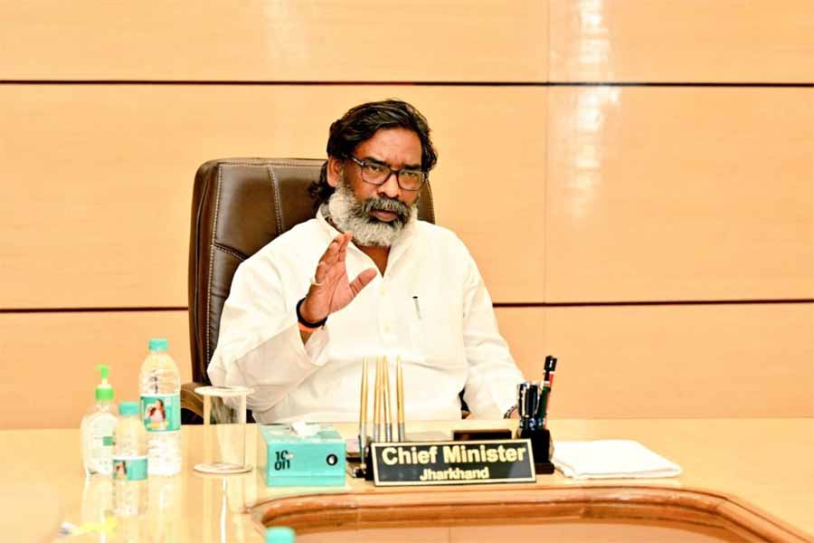 हेमंत सोरेन की कैबिनेट बैठक में 12 प्रस्तावों पर लगी मुहर हेमंत सोरेन की कैबिनेट बैठक में 12 प्रस्तावों पर लगी मुहर